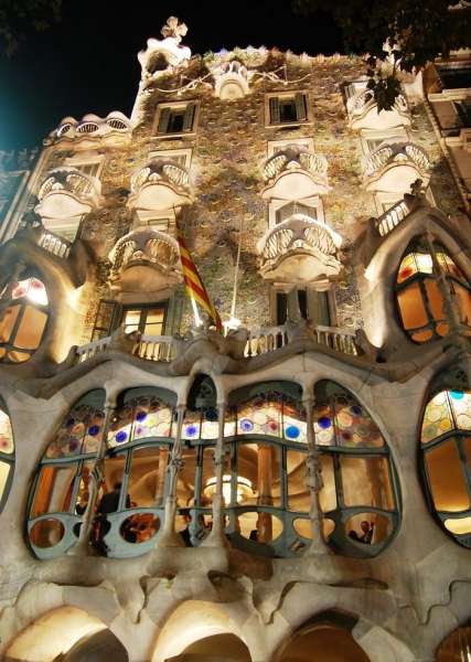 Malerische_Wohnideen_Antoni_Gaudi_Architektur_00a